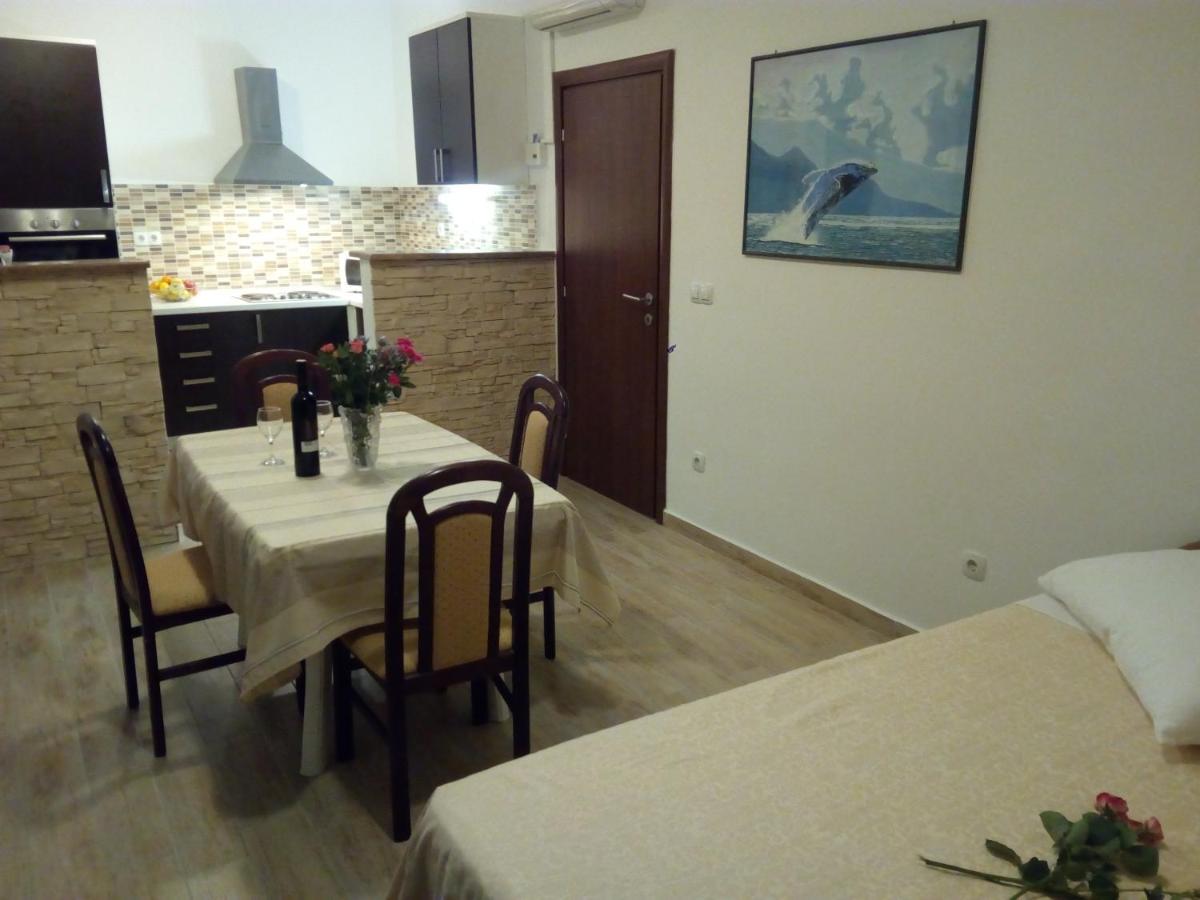 Apartment On The Beach Локва Рогозница Екстериор снимка