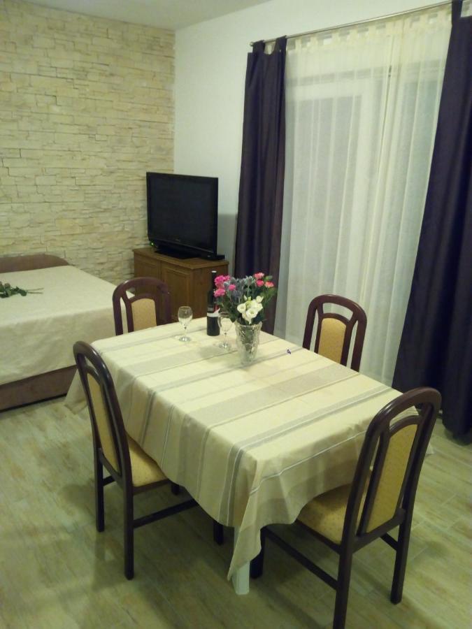 Apartment On The Beach Локва Рогозница Екстериор снимка
