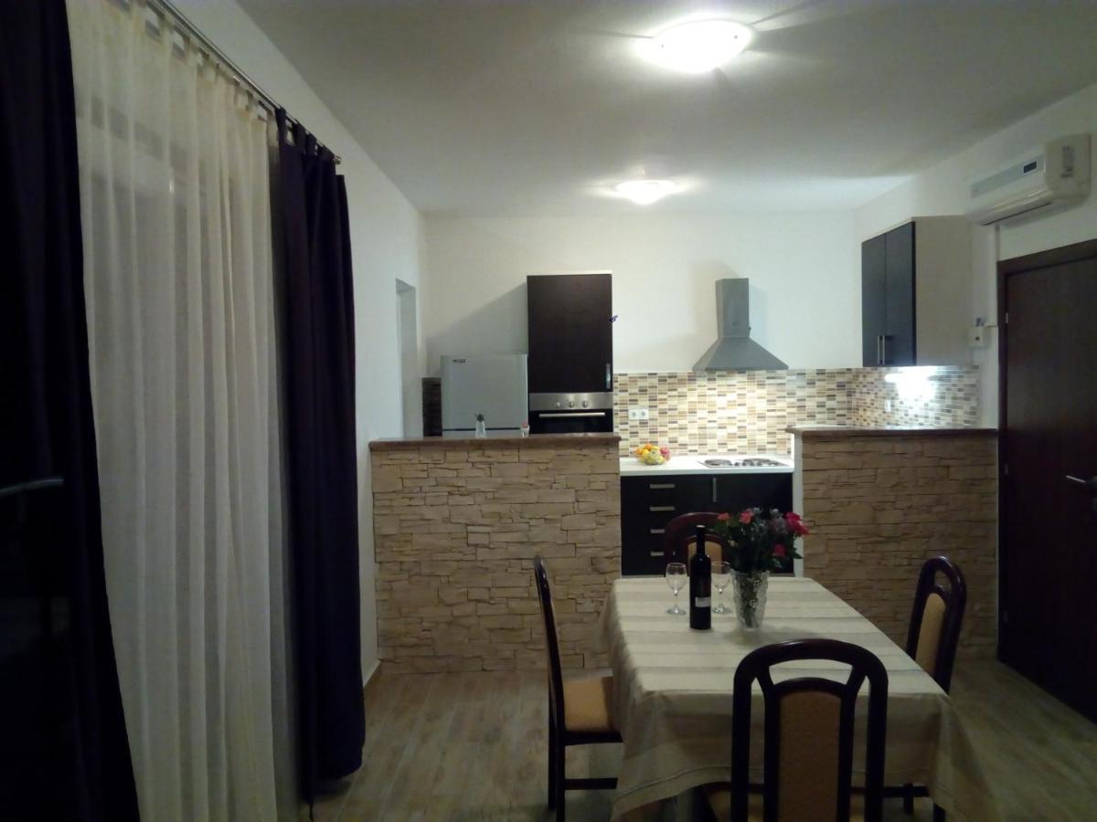 Apartment On The Beach Локва Рогозница Екстериор снимка