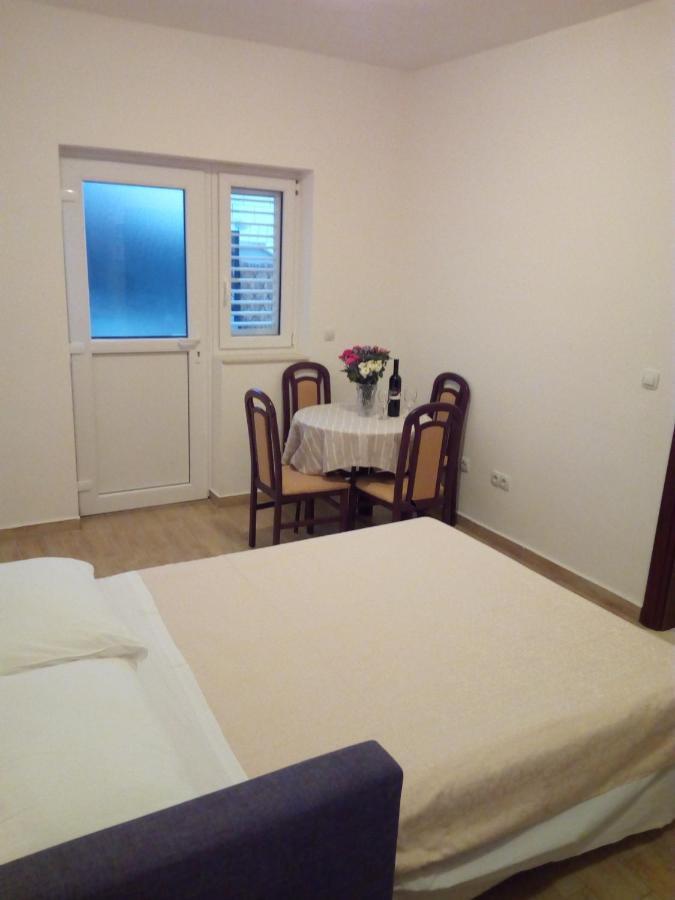 Apartment On The Beach Локва Рогозница Екстериор снимка